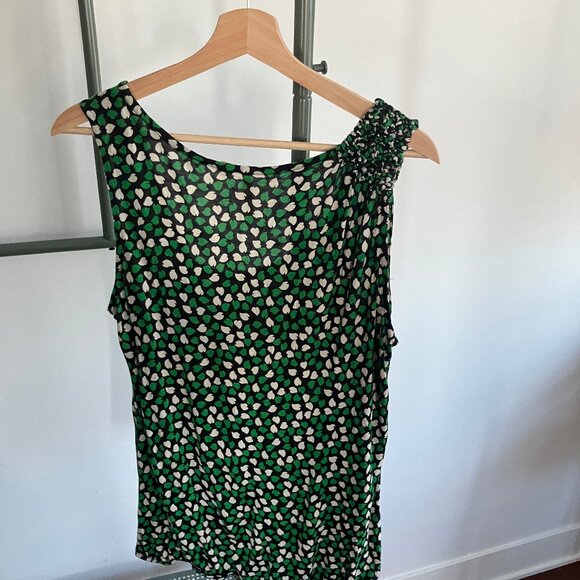 Leafy asymmetrical-neck tank with buttons - Picture 9 of 10